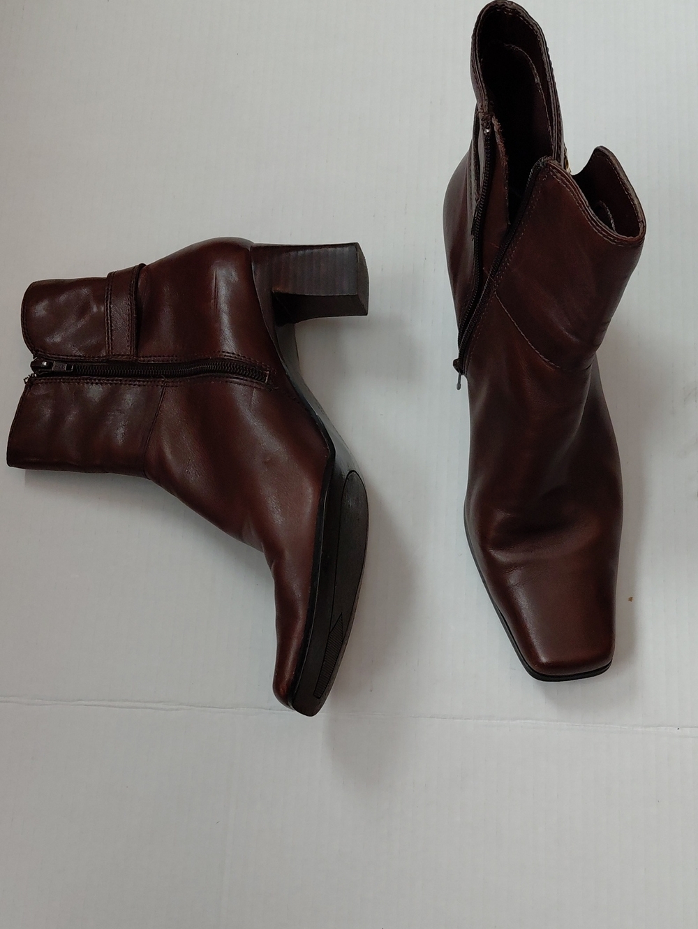 Anne Klein Women's Chocolate Brown Leather Ankle Boots Gold Buckle Sz 9.5M
